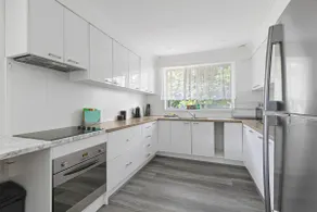 Modern 3BR Free parking Patio - Image 5