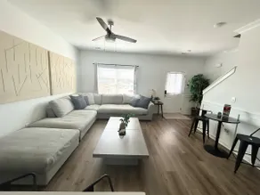Cozy Modern Cottage with Ensuite Baths & WiFi - Image 3