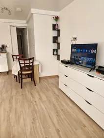 Small Townhouse Near Paris, Parc Astérix - Image 5