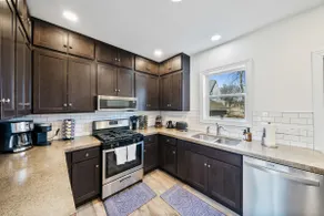 Bright & Spacious 3BR/2.5BA | Near DT Elkhart - Image 3