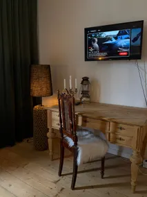 Spacious apartment with access to art studio. - Image 4