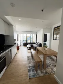 Absolute Gem in South Brisbane w Parking n Pool - Image 3