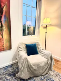 Luxury & Grandeur Apt| Prime Location, Parking! - Image 4