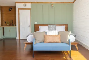 Cedar Haus - king bed and soaking tub - Image 3