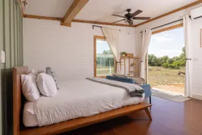 Cedar Haus - king bed and soaking tub - Image 4