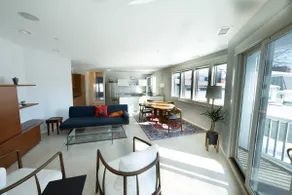 Stylish Apt in DTA w/porch&parking - Image 3