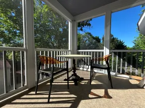Stylish Apt in DTA w/porch&parking - Image 5
