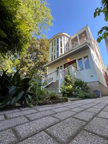 Stylish Apt in DTA w/porch&parking - Image 2