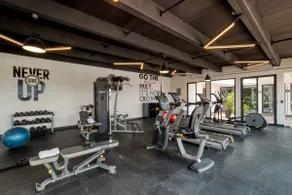 Chic & Equipped Apt | Rooftop+Gym+B/Center+Lounge - Image 3