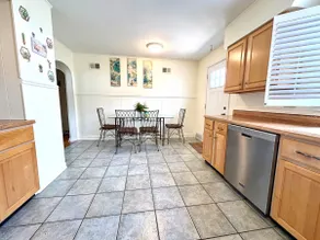 Saint Charles White House - Image 3