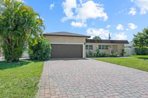 Palm Beach Regency 2BR | Fenced Patio + Garden - Image 2