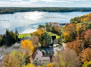 Coastal 4BR Farmhouse, 20 min to Boothbay - Image 2