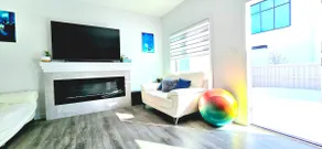 Modern 3BR Home Edmonton Near by Airport - Image 2
