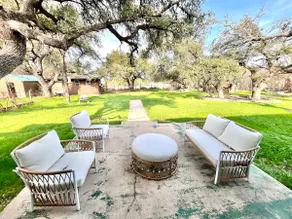BTX Modern Farmhouse - Image 3