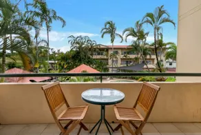 Cairns Getaway Luxury Apartment in Cairns North - Image 5