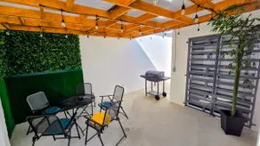 Corner House: BBQ, Patio & Near Convenience Store - Image 3