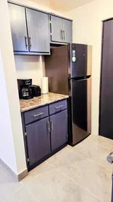 Corner House: BBQ, Patio & Near Convenience Store - Image 5