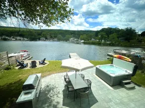 Lakefront Bungalow/kayaks/hot tub/fishing - Image 3