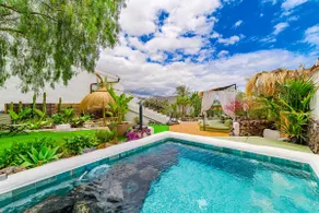 Vacation Home 'Oceania B' with Sea View, Wi-Fi and Air Conditioning - Image 2