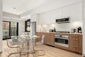 Tom Ford Suite• Incredible Views • Parking - Image 4