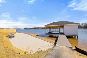 Serene Lakefront Lake Anna, Beach, Dock, Pool - Image 3