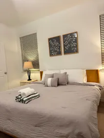 Spacious 4B Mid-Century Oasis | Family & Work Stay - Image 2
