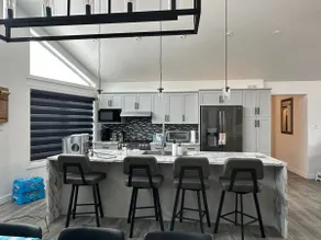Lakeside Modern & Cozy Getaway - Image 4