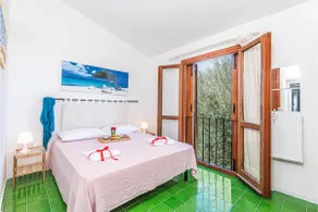Le Dalie With Shared Pool - Happy Rentals - Image 5