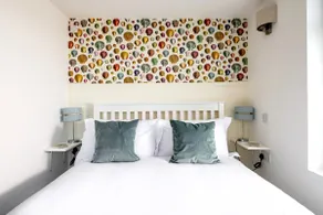 Salcombe Suite with parking - Image 4