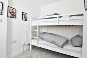 Stylish 2 bedroom apartment - Image 5