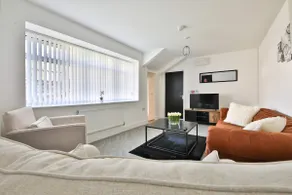 Stylish 2 bedroom apartment - Image 2