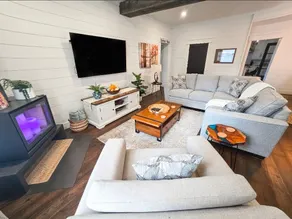 Fraserburg Farmhouse w/ Hot Tub & Oasis Backyard - Image 5