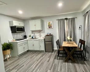 Comfortable suite, centrally located - Image 5
