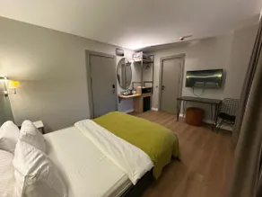 If You Book This Room, You'll Be Happy Today, Tomorrow - Image 4