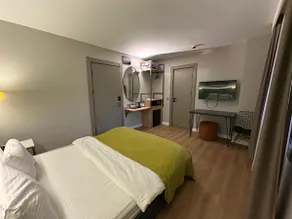 If You Book This Room, You'll Be Happy Today, Tomorrow - Image 3