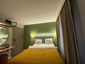 Give Yourself a Chance with This Wonderful Room in the Center - Image 2