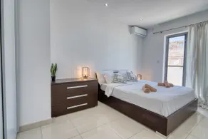 Luxury penthouse 170 meters from the sea in Balluta Bay - Image 3