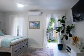 Mirror You Suite - Serene Super Studio with Porch - Image 2