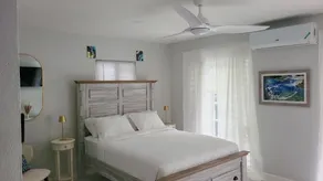 Mirror You Suite - Serene Super Studio with Porch - Image 5