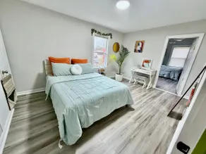 Family-friendly 5-BR Cozy Webster Home w/ Balcony - Image 4