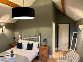 The Dog House, double en-suite - Image 2
