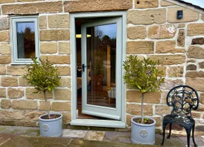 The Dog House, double en-suite - Image 3