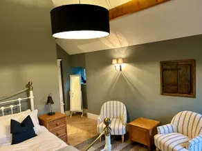 The Dog House, double en-suite - Image 4