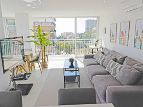 Deluxe Loft, Bright, Parking and Pool - A/C - Image 2