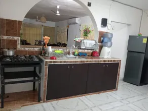 Entire family home in a good downtown area - Image 2