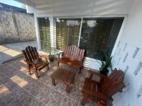 Entire family home in a good downtown area - Image 4