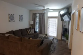 Cozy 1BR Near NRG & Med Center + Free Parking - Image 3