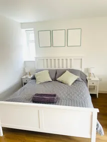Luxury House, central Stamford with parking - Image 3