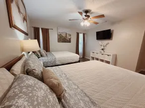 Spacious 4BR Retreat + Modern Comfort + Outdoor - Image 4