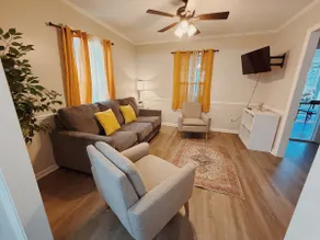 Spacious 4BR Retreat + Modern Comfort + Outdoor - Image 3
